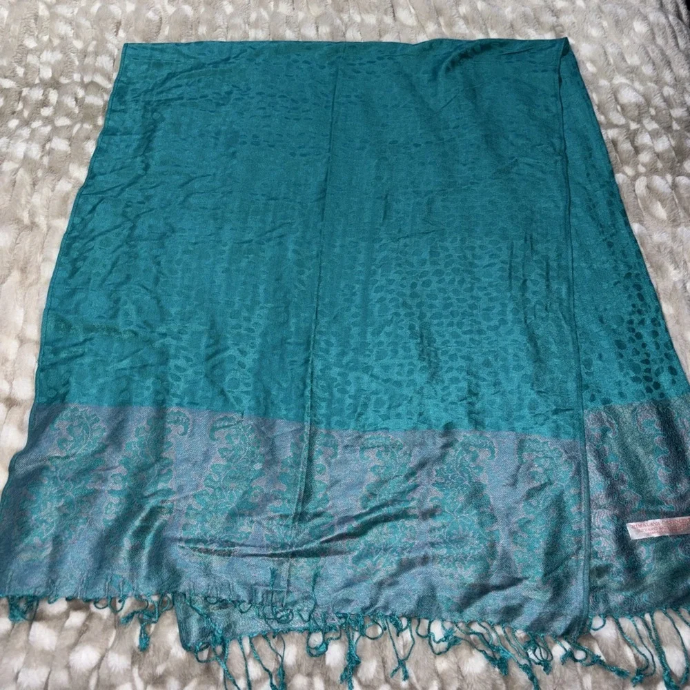 VTG 100% Himalaya Cashmere Scarf Hand Made Delicate Fringe Detailing Turquoise